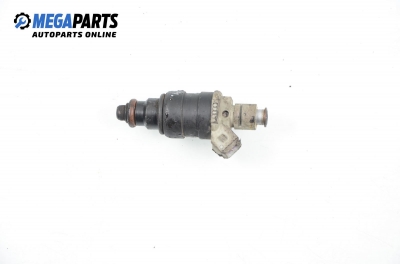 Gasoline fuel injector for Audi 80 (B4) 1.6, 101 hp, station wagon, 1995