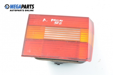 Innere bremsleuchte für Volkswagen Passat (B4) 2.0 16V, 150 hp, sedan, 1994, position: links Hella