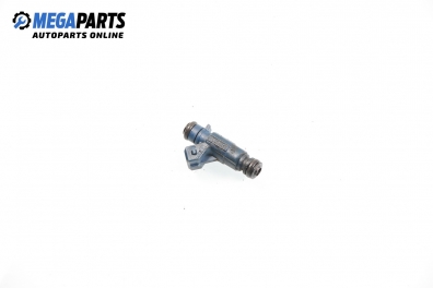 Gasoline fuel injector for Mercedes-Benz C-Class 203 (W/S/CL) 2.4, 170 hp, sedan automatic, 2004