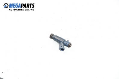 Gasoline fuel injector for Mercedes-Benz C-Class 203 (W/S/CL) 2.4, 170 hp, sedan automatic, 2004