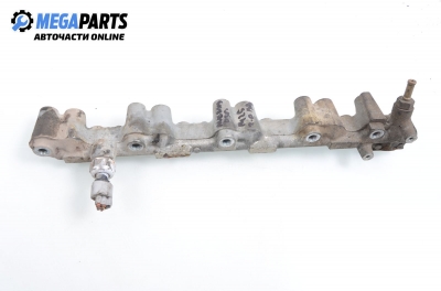 Fuel rail for Toyota Avensis 2.0, 147 hp, station wagon, 2003