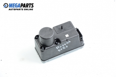 Vacuum pompă central for Volkswagen Passat (B4) 2.0, 115 hp, combi, 1994
