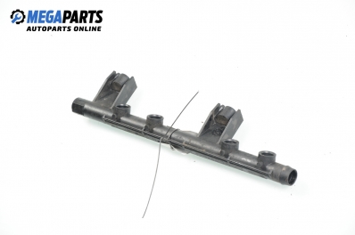 Fuel rail for Renault Clio II 1.2, 58 hp, 3 doors, 2003