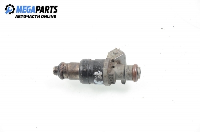 Gasoline fuel injector for Mercedes-Benz 124 (W/S/C/A/V) 2.0, 136 hp, station wagon, 1993