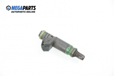 Duza benzină pentru Ford Focus I 1.4 16V, 75 cp, hatchback, 5 uși, 2003