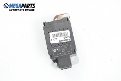 Amplificator antenă pentru Volkswagen Golf V 1.9 TDI, 105 cp, hatchback, 5 uși, 2005 № 5M0 035 570 B