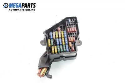 Fuse box for Audi A4 (B6) 2.0, 130 hp, sedan, 2001