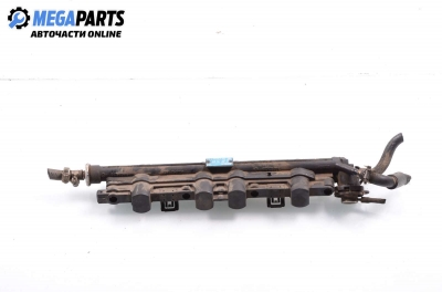 Fuel rail for Volkswagen Passat (B3) 2.0, 115 hp, station wagon, 1991