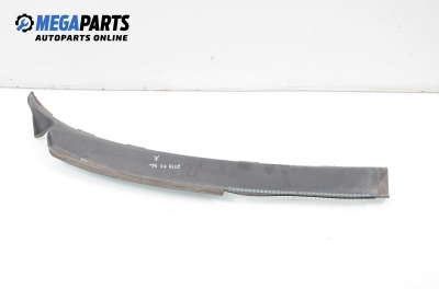 Capac sub ștergătoare pentru Volkswagen Passat 2.0 16V, 150 cp, combi, 1996, poziție: dreapte