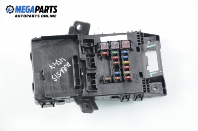 Fuse box for Toyota Avensis 2.0 VVT-i, 150 hp, hatchback, 2001