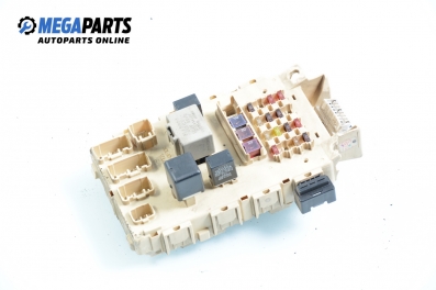 Fuse box for Toyota Yaris 1.0 16V, 68 hp, 3 doors, 2000