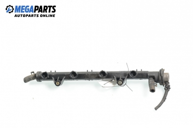 Fuel rail for Volkswagen Polo (6N/6N2) 1.4, 60 hp, 3 doors, 1999