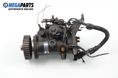 Pompă de injecție motorină for Ford Mondeo Mk I 1.8 TD, 88 hp, combi, 1995 № Lucas 299971