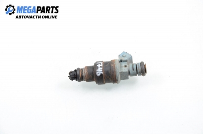 Gasoline fuel injector for BMW 3 (E36) 1.8, 113 hp, sedan, 1991