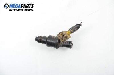 Gasoline fuel injector for Opel Omega A 2.0, 115 hp, station wagon, 1993