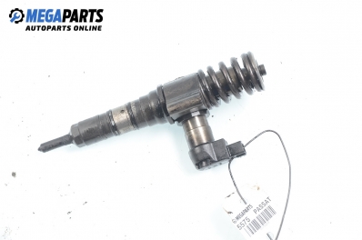 Diesel fuel injector for Volkswagen Passat (B6) 2.0 16V TDI, 140 hp, sedan, 2005