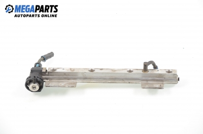 Fuel rail for Volvo S40/V40 1.8, 122 hp, station wagon, 2001