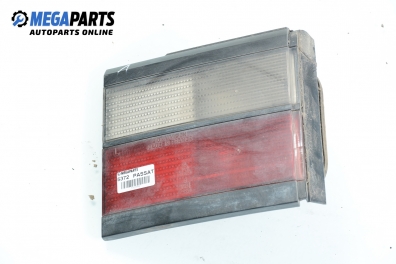 Innere bremsleuchte für Volkswagen Passat (B3) 1.8, 90 hp, combi, 1991, position: links
