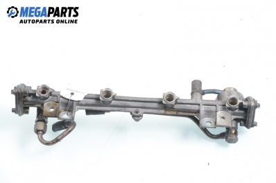 Fuel rail for Mercedes-Benz CLK-Class 208 (C/A) 2.0 Kompressor, 192 hp, coupe automatic, 1999