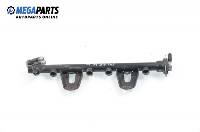 Fuel rail for Audi 80 (B4) 2.0, 115 hp, sedan automatic, 1992