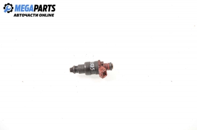 Gasoline fuel injector for Opel Vectra B (1996-2002) 2.0, sedan