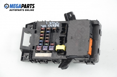 Fuse box for Toyota Avensis 2.0 TD, 90 hp, station wagon, 2000