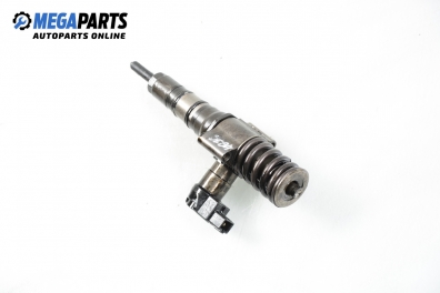 Diesel fuel injector for Volkswagen Passat (B6) 2.0 TDI, 140 hp, station wagon, 2006