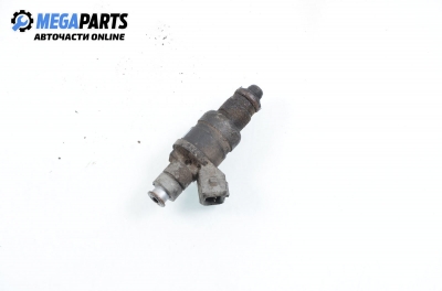 Gasoline fuel injector for Mercedes-Benz C-Class 202 (W/S) 2.0, 136 hp, sedan, 1994