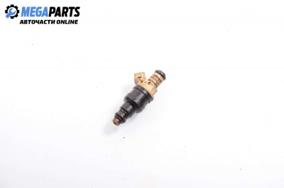 Gasoline fuel injector for Volkswagen Golf III (1991-1997) 1.6, station wagon