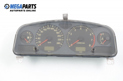 Instrument cluster for Toyota Avensis 2.0, 128 hp, sedan, 1998