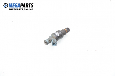 Gasoline fuel injector for BMW 3 (E36) 1.8, 113 hp, sedan, 1993