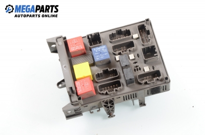 Fuse box for Renault Laguna II (X74) 1.8 16V, 120 hp, station wagon, 2002