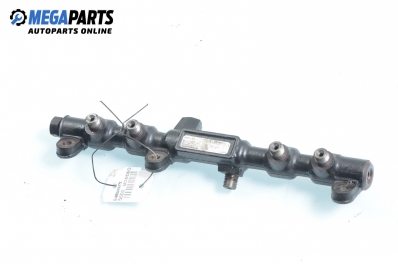 Fuel rail for Ford Mondeo Mk III 2.0 16V DI, 90 hp, station wagon, 2002