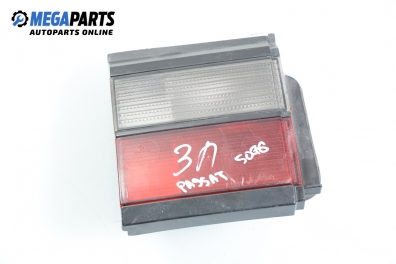 Innere bremsleuchte für Volkswagen Passat (B3) 1.8, 90 hp, sedan, 1989, position: links