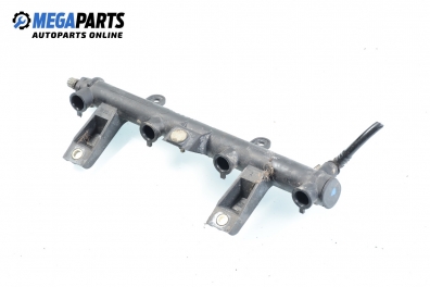 Fuel rail for Citroen Saxo 1.6 VTS, 98 hp, 3 doors, 2002