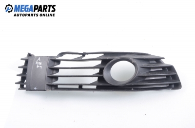 Bumper grill for Volkswagen Passat 2.3 V5, 170 hp, sedan, 2001, position: right