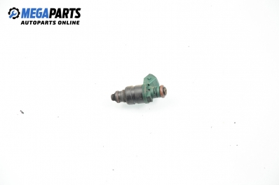 Gasoline fuel injector for Volkswagen Sharan 2.0, 115 hp, 1995 № Siemens 037906031AA