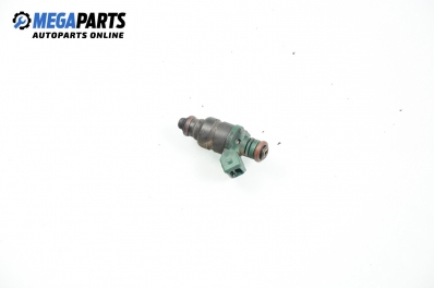 Gasoline fuel injector for Volkswagen Sharan 2.0, 115 hp, 1995 № Siemens 037906031AA