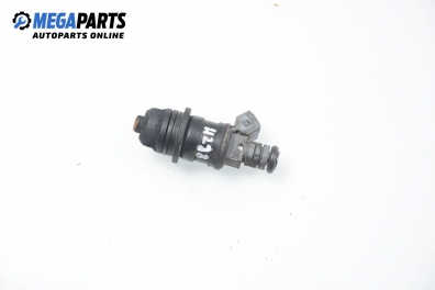 Gasoline fuel injector for Audi 80 (B4) 2.0, 115 hp, station wagon, 1993