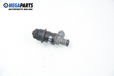 Gasoline fuel injector for Audi 80 (B4) 2.0, 115 hp, station wagon, 1993