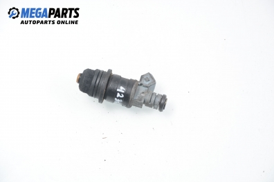 Duza benzină pentru Audi 80 (B4) 2.0, 115 cp, combi, 1993