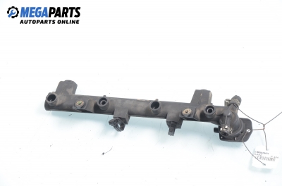 Fuel rail for Peugeot 406 2.0 16V, 132 hp, sedan, 1996