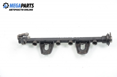 Fuel rail for Audi 80 (B4) 2.0, 115 hp, sedan, 1992