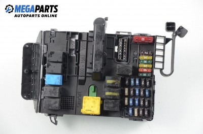 Fuse box for Smart Fortwo Cabrio 450 (01.2004 - 01.2007) 0.7 (450.433), 75 hp, № 000 1683 V001