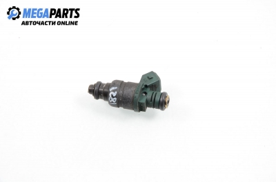 Gasoline fuel injector for Volkswagen Bora 1.6, 101 hp, sedan, 1999