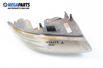 Far pentru Chrysler Voyager 2.5 TD, 116 cp, 1999, poziție: dreapte № 04897388AC