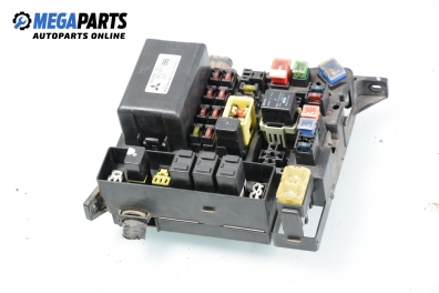 Fuse box for Mitsubishi Space Wagon 2.4 GDI, 150 hp, 1999 № MR337786