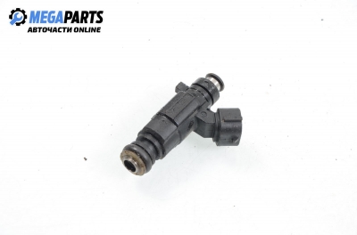 Gasoline fuel injector for Hyundai Elantra 1.6, 105 hp, sedan, 2002