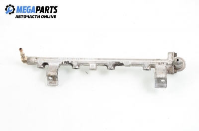 Fuel rail for Ford Focus 1.6 16V, 100 hp, hatchback, 5 doors, 2002