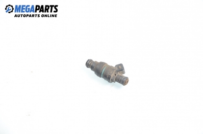 Gasoline fuel injector for BMW 5 (E34) 1.8, 115 hp, sedan, 1993